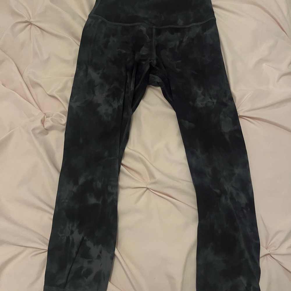 Navy and Gray splotted women’s Lululemon Leggings